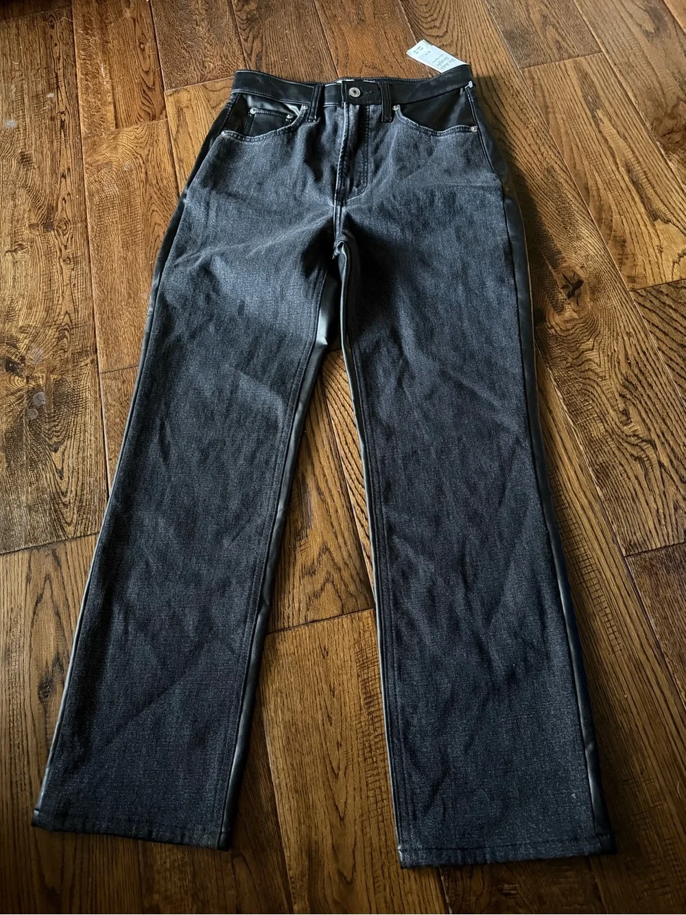 NWT ABERCROMBIE & FITCH ANKLE STRAIGHT ULTRA HIGH RISE Jeans Size 26/2R